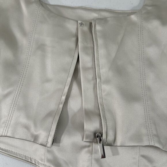 Aritzia‎ Ten By Babaton Crop Top Womens XS Satin Silver Square Neck Minimalist - Picture 5 of 8